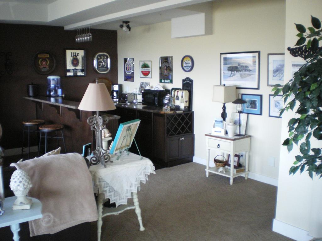 Turtle Mountain Inn Vernon Bagian luar foto
